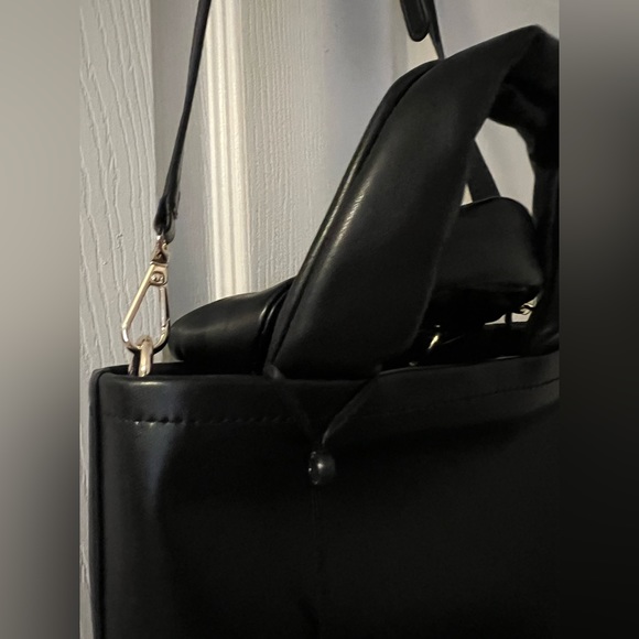 NWT DKNY Shay SM Tote, black with gold hardware - Picture 6 of 8